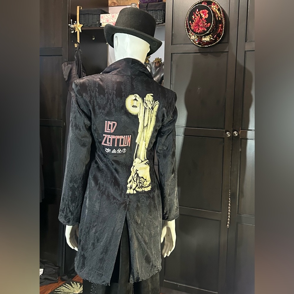 Led Zeppelin handcrafted up, cycled coat